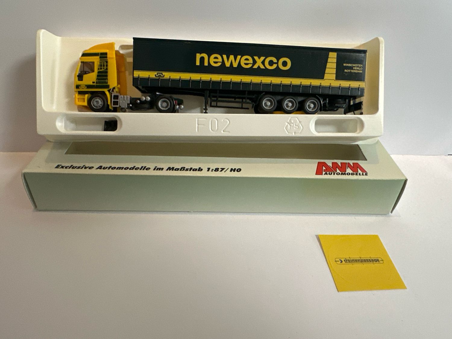 AWM 1:87 - IVECO met oplegger "NEWEXCO"