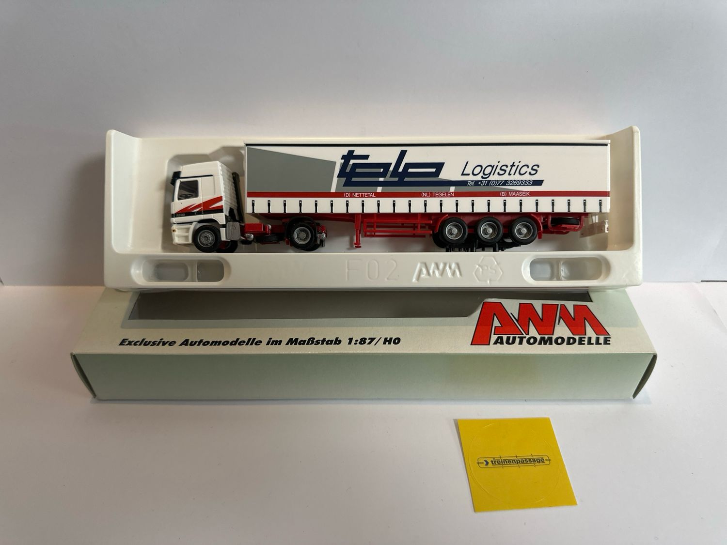 AWM 1:87 - Mercedes Benz met oplegger "Tele logistics"
