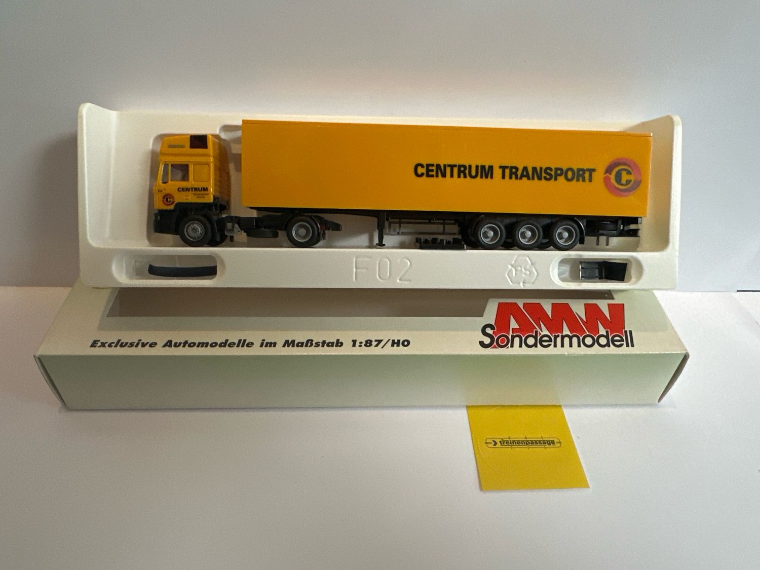 AMW 1:87 - MAN met oplegger "Centrum Transport"
