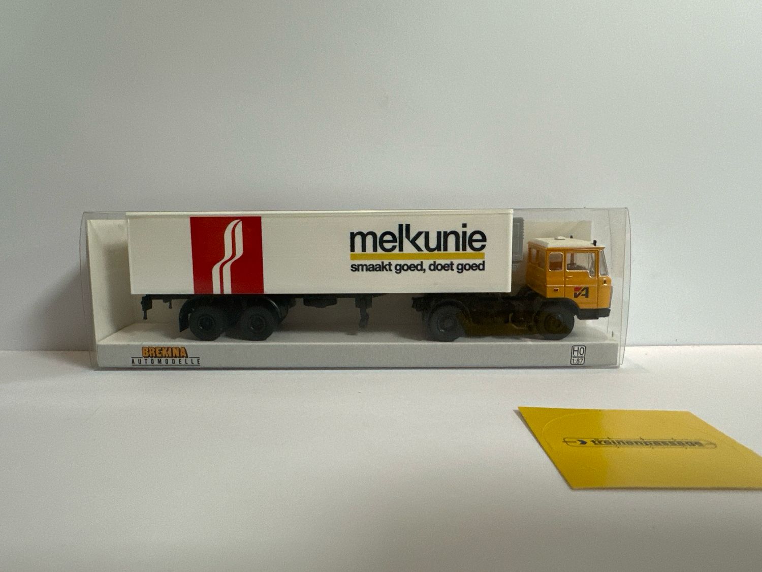 Brekina 1:87 - DAF FT2600 Amerongen "Melkunie"