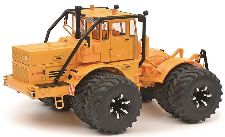 Schuco 1:32 - Kirovets K700 A dubbellucht