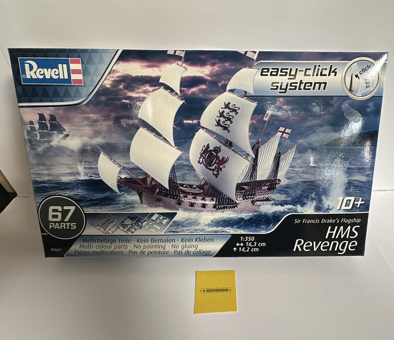 Revell 05661 - HMS Revenge 1:350 (Easy Click system)