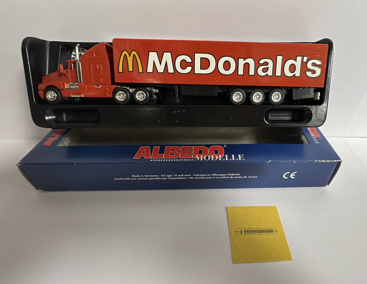 Albedo 1:87 - McDonald's Delivery Tractor Trailer