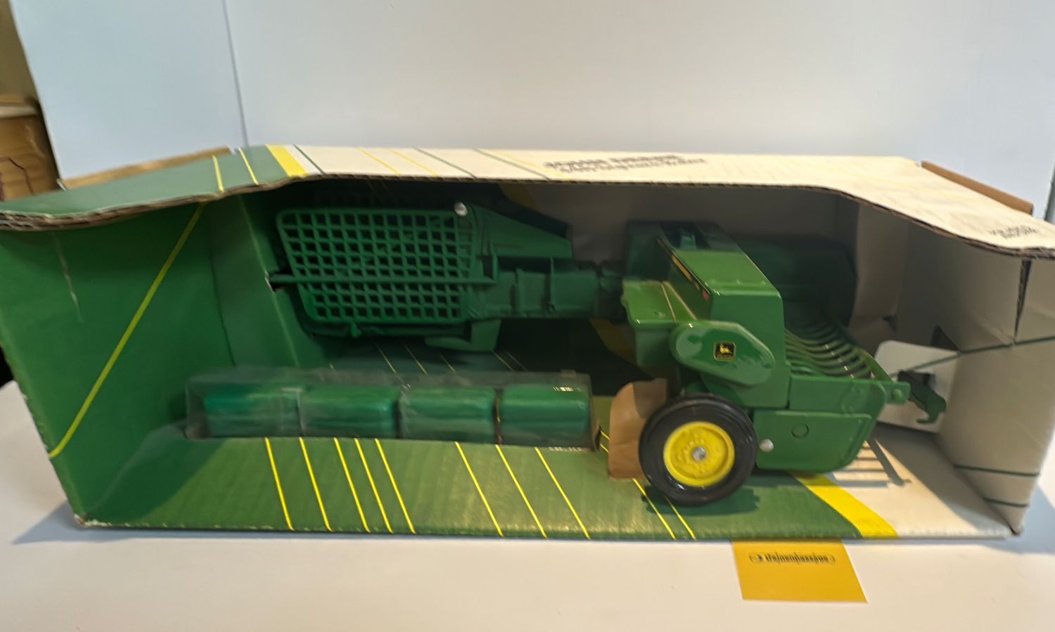 Ertl 1:16 - John Deere 348 Square Baler