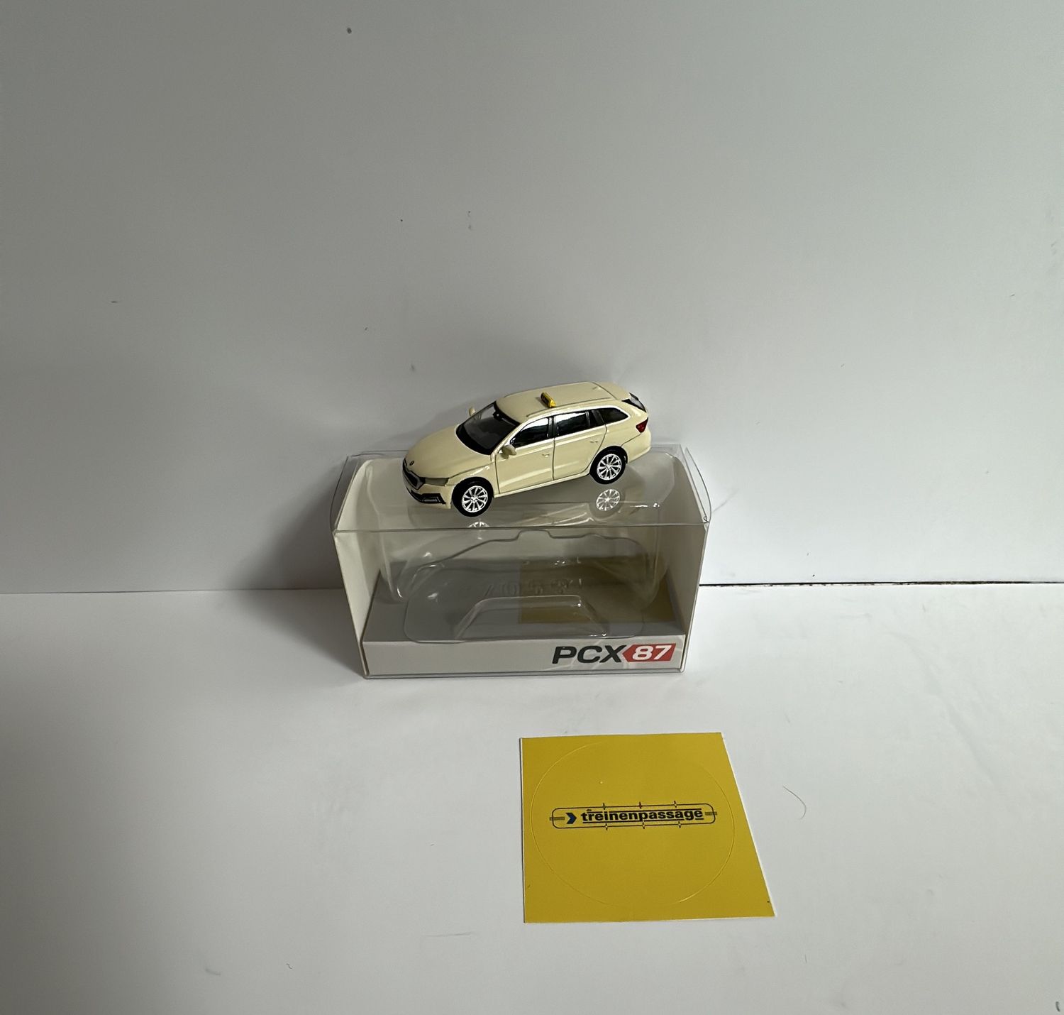PCX 1:87 - Skoda Octavia IV Kombi -  Taxi