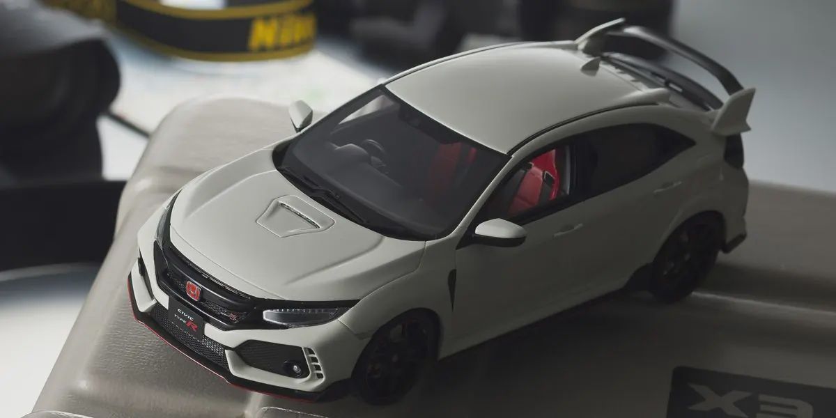 Kyosho 1:18 - Honda Civic Type R (Championship White)