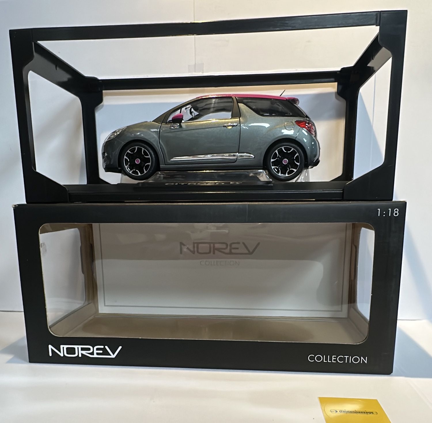 Norev 1:18 - Citroën DS3 2011 Grey Fuchsia roof