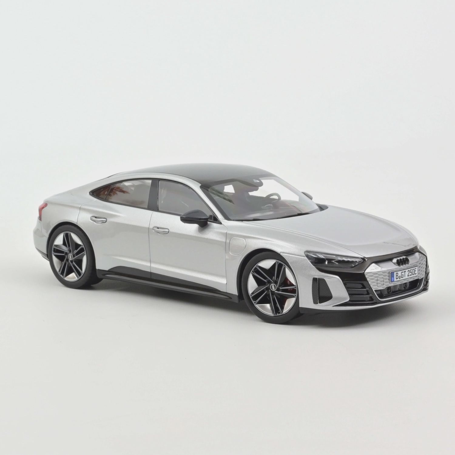 Norev 1:18 - Audi RS e-tron GT 2021 Silver