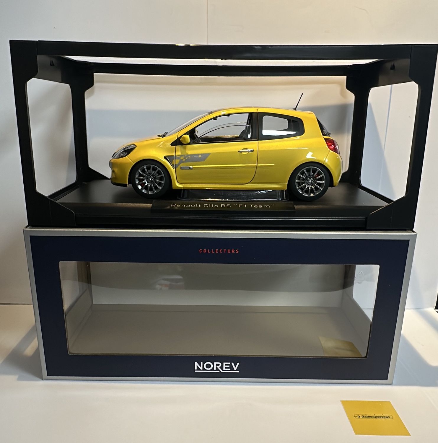 Norev 1:18 - Renault Clio RS “F1 Team” 2007 Geel Metallic
