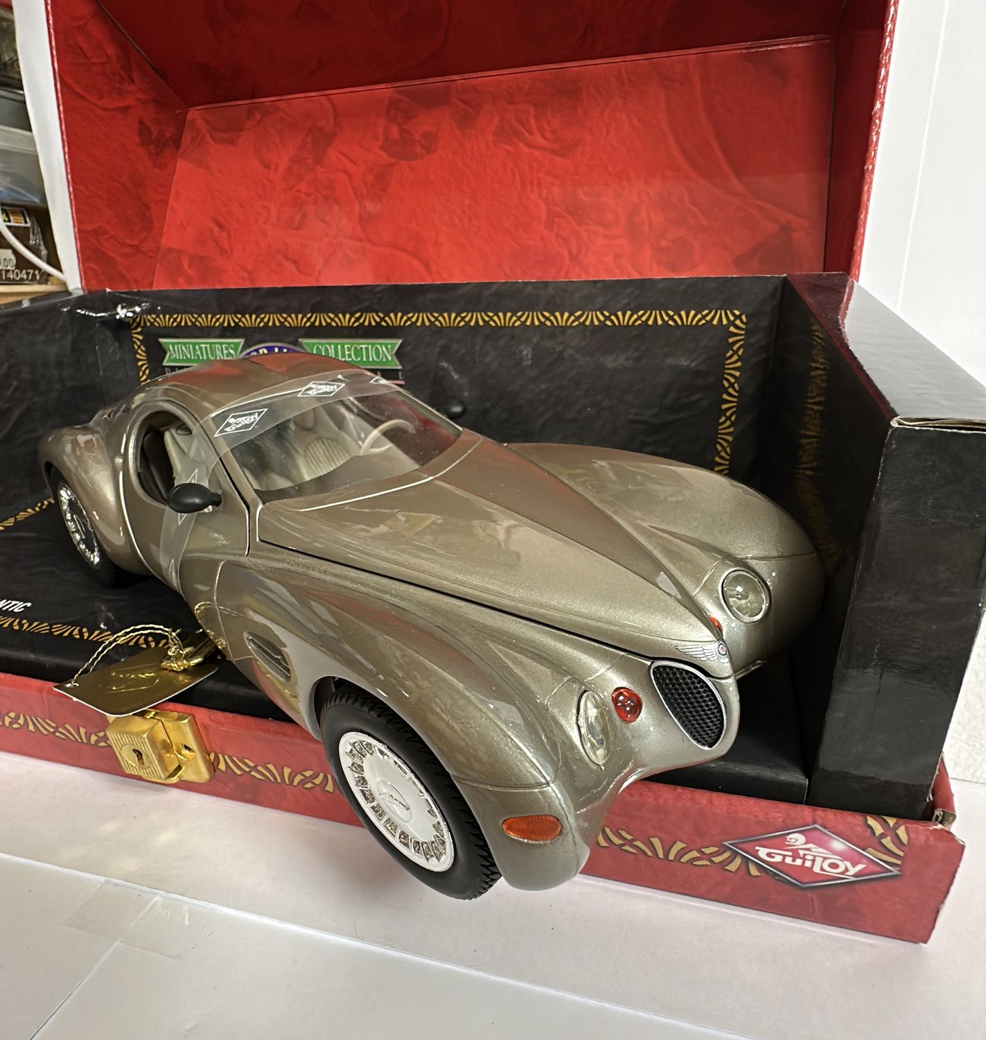 Guiloy 1:18 - Chrysler Atlantic, Champagne,