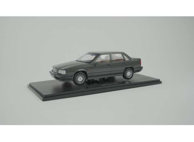 Triple 9 1:18 - Volvo 850, 1993, donkergrijs
