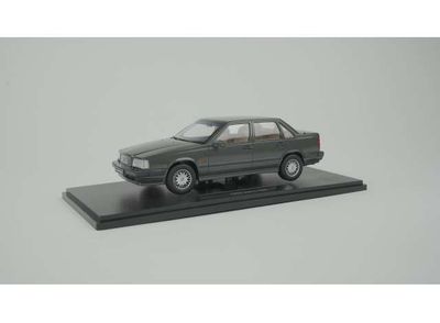 Triple 9 1:18 - Volvo 850, 1993, donkergrijs