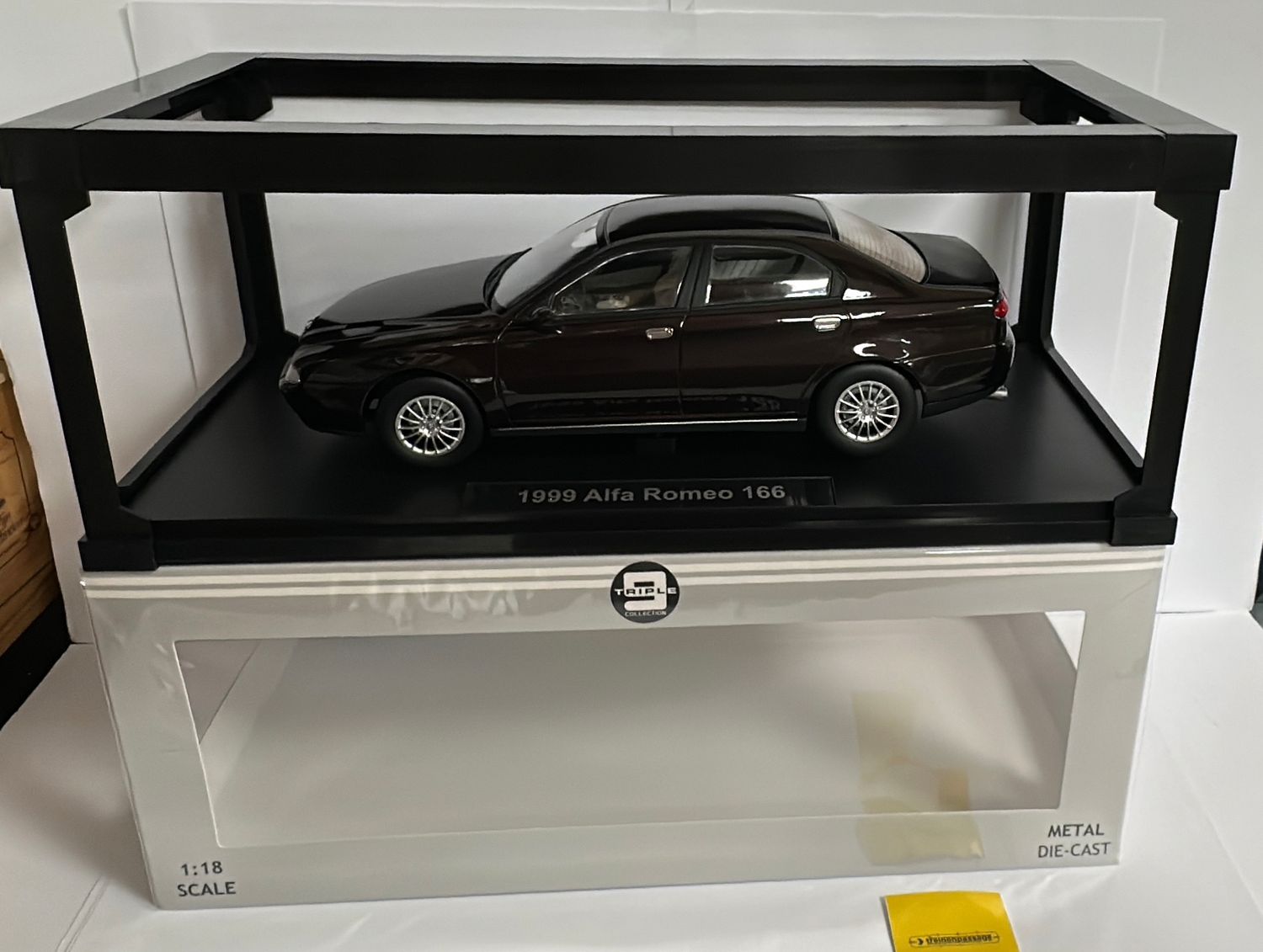 Triple 9 1:18 - Alfa Romeo 166, Vulcano black metallic, 1999