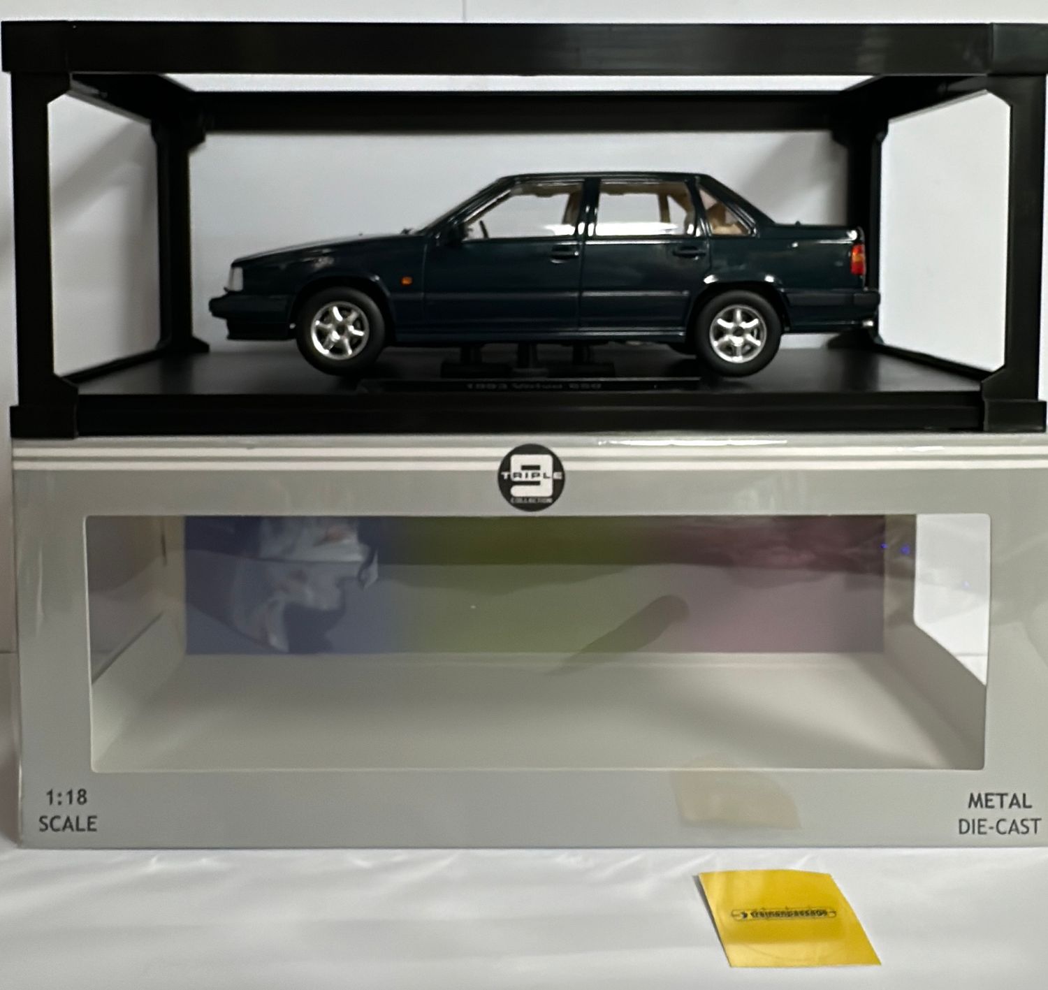 Triple 9 1:18 - Volvo 850, Tropic Metallic Green, 1993
