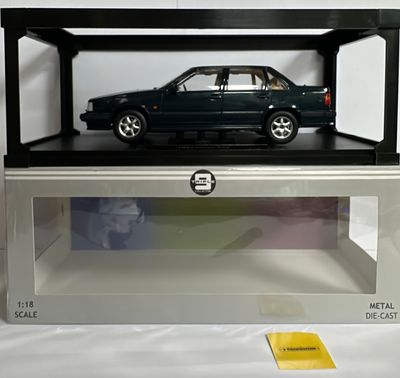 Triple 9 1:18 - Volvo 850, Tropic Metallic Green, 1993