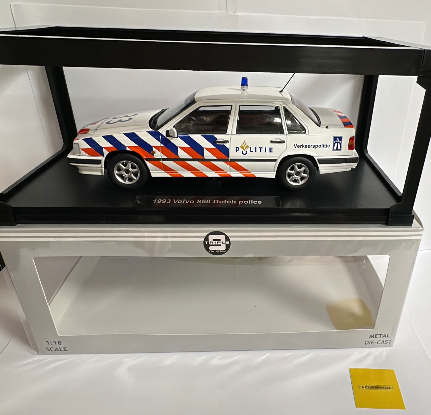 Triple 9 1:18 - Volvo 850 "Nederlandse Politie" 1993