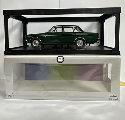Triple 9 1:18 - Volvo 164, Ledon green, 1970
