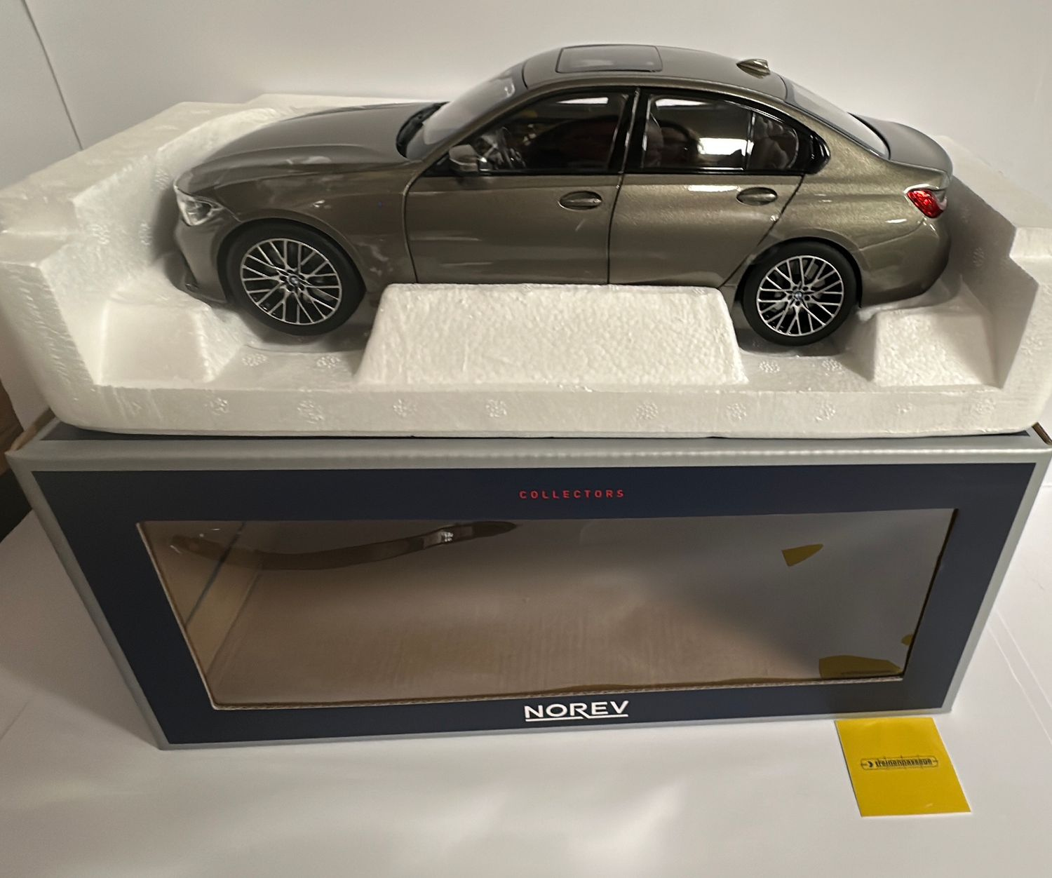 Norev 1:18 - BMW 330i ( G20 ) Limousine 2020 ,Zilvergrijs Metallic