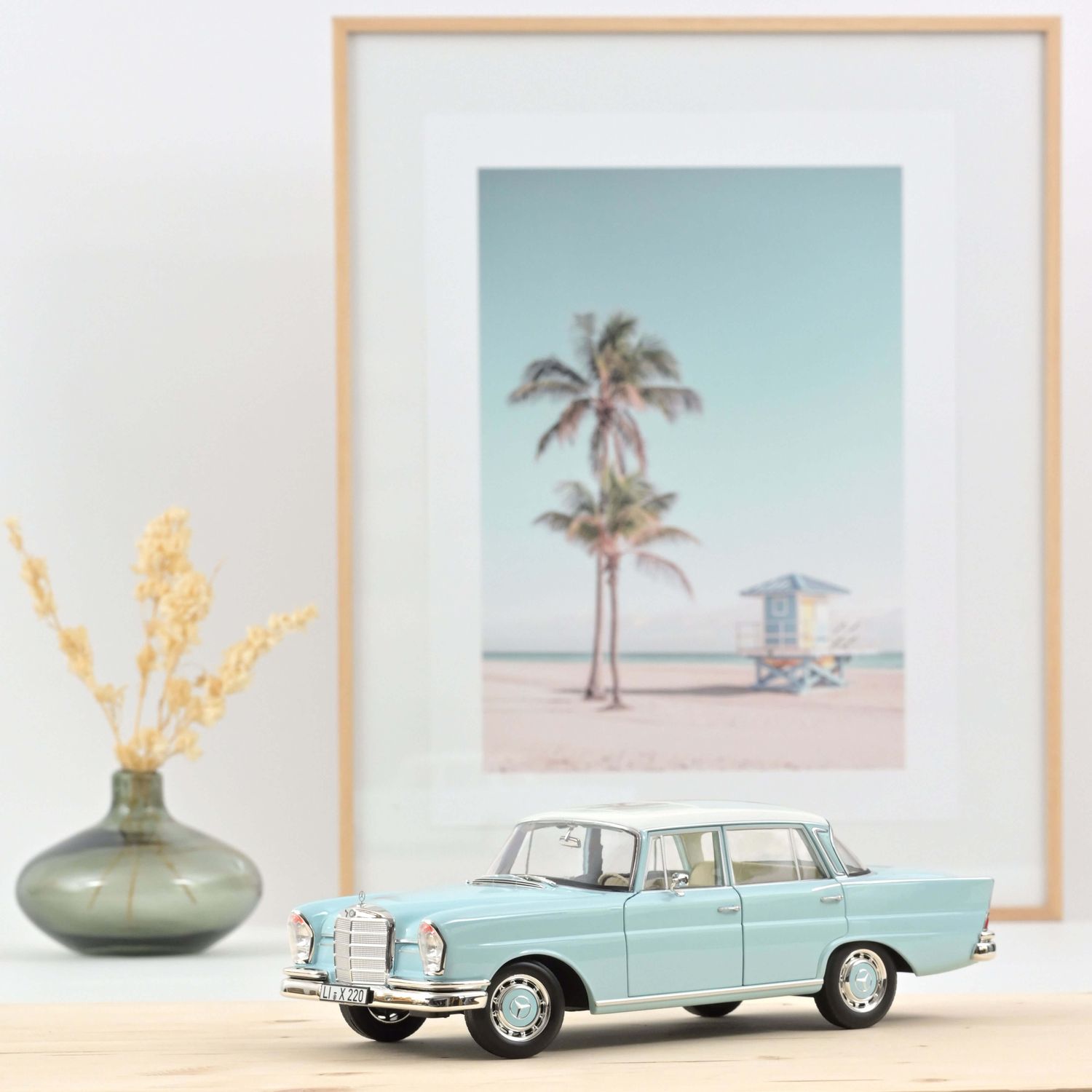 Norev 1:18 - Mercedes-Benz 220 S 1965 Light Blue