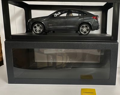 BMW miniatuur 1:18 - BMW X4 F26, 2014 - 2018, Donkergijs