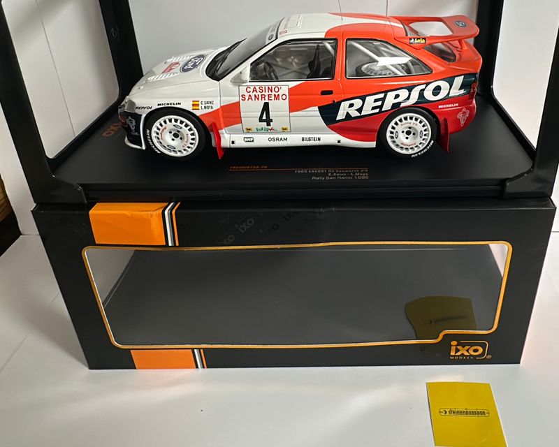 IXO 1:18 - Ford Escort RS Cosworth No.4, Rally San Remo 1996 “Repsol” Sainz/Moya
