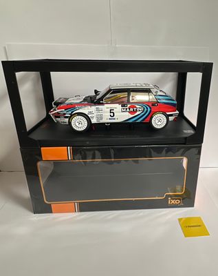 IXO 1:18 - Lancia Delta Integrale 16V No.5, Safari Rally 1990 “Martini” Kankkunen/Piironen