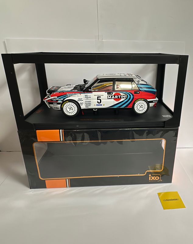 IXO 1:18 - Lancia Delta Integrale 16V No.5, Safari Rally 1990 “Martini” Kankkunen/Piironen