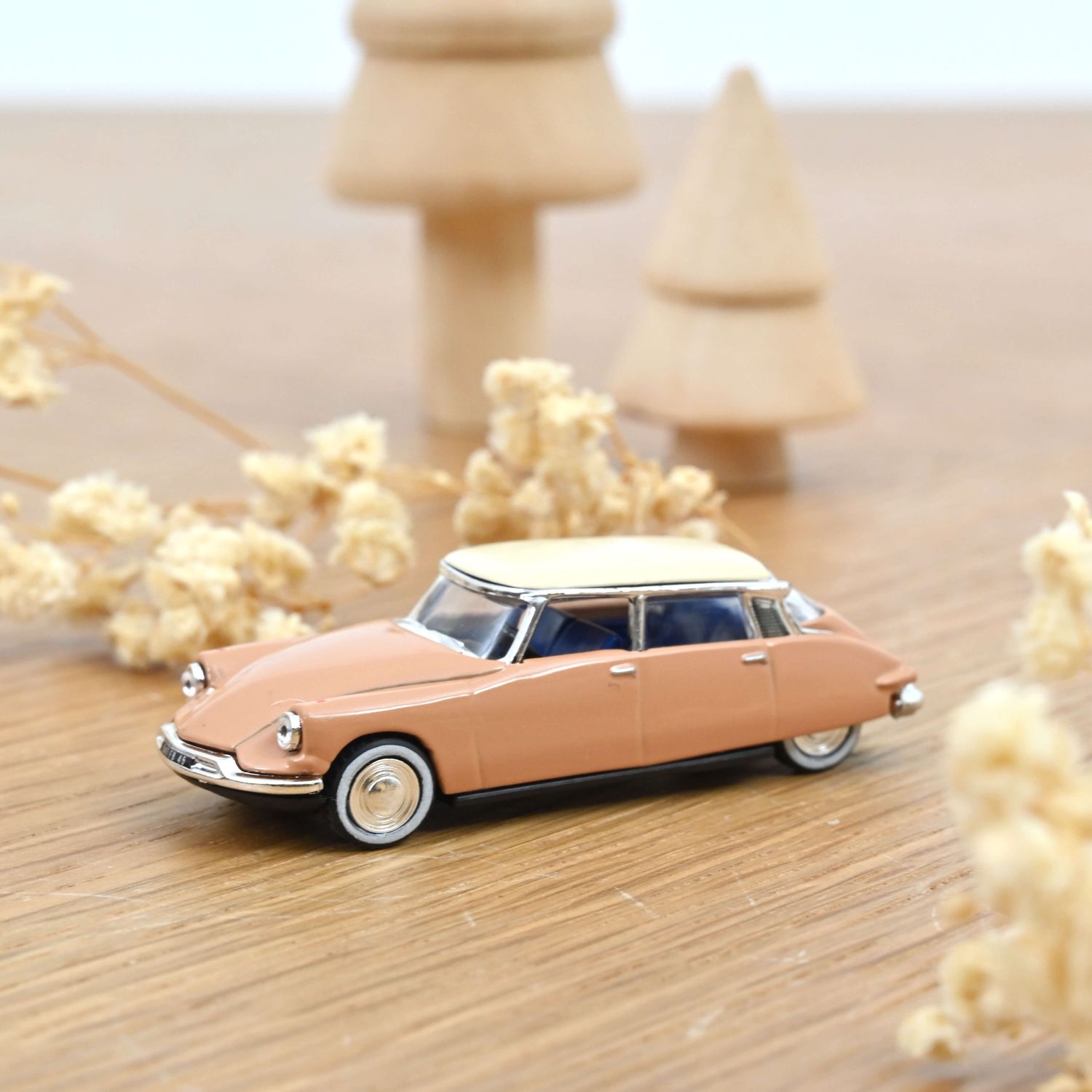 Norev 1:87 - Citroën DS 19 1959 Ecaille Blonde met wit dak