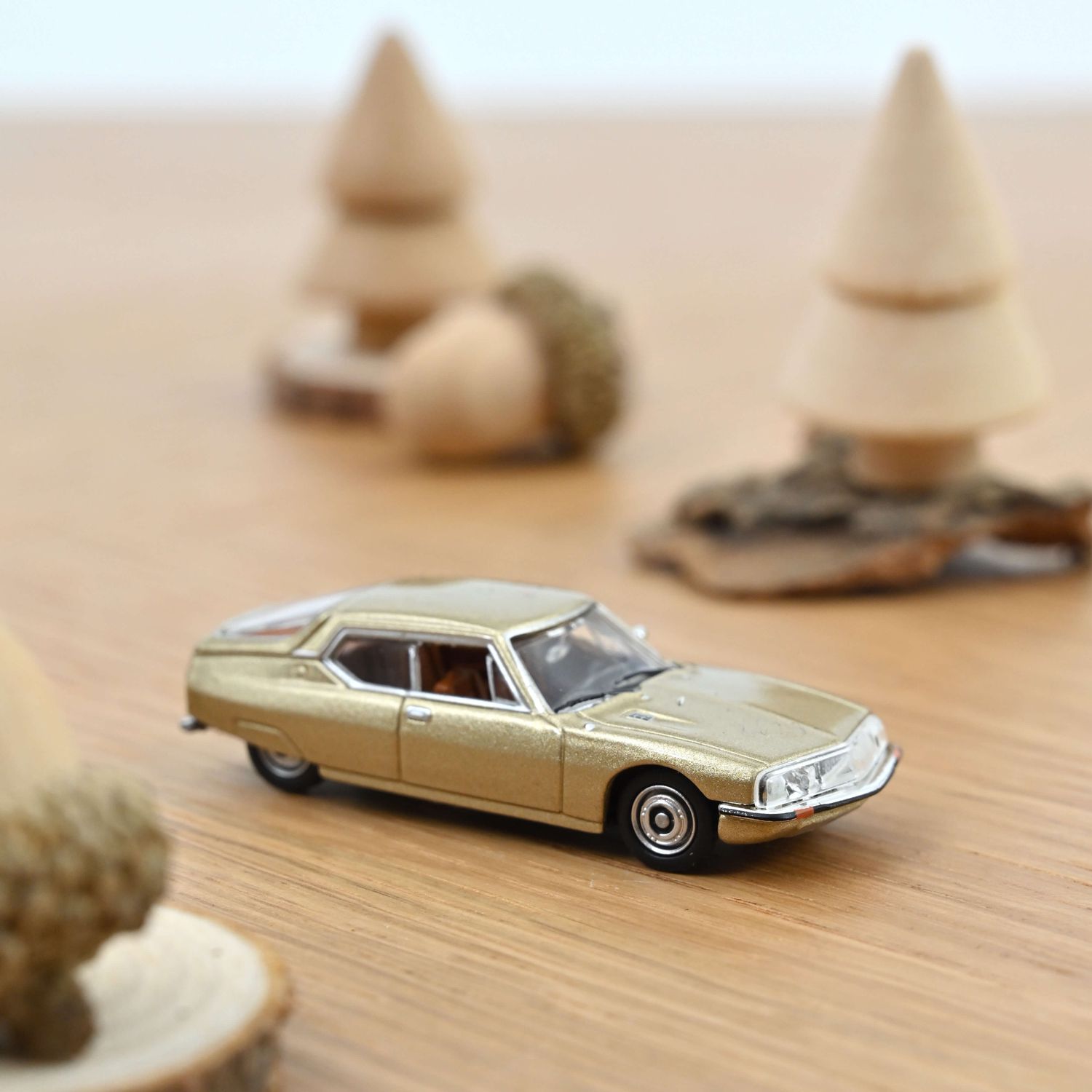 Norev 1:87 - Citroën SM 1972, Sable Métallisé