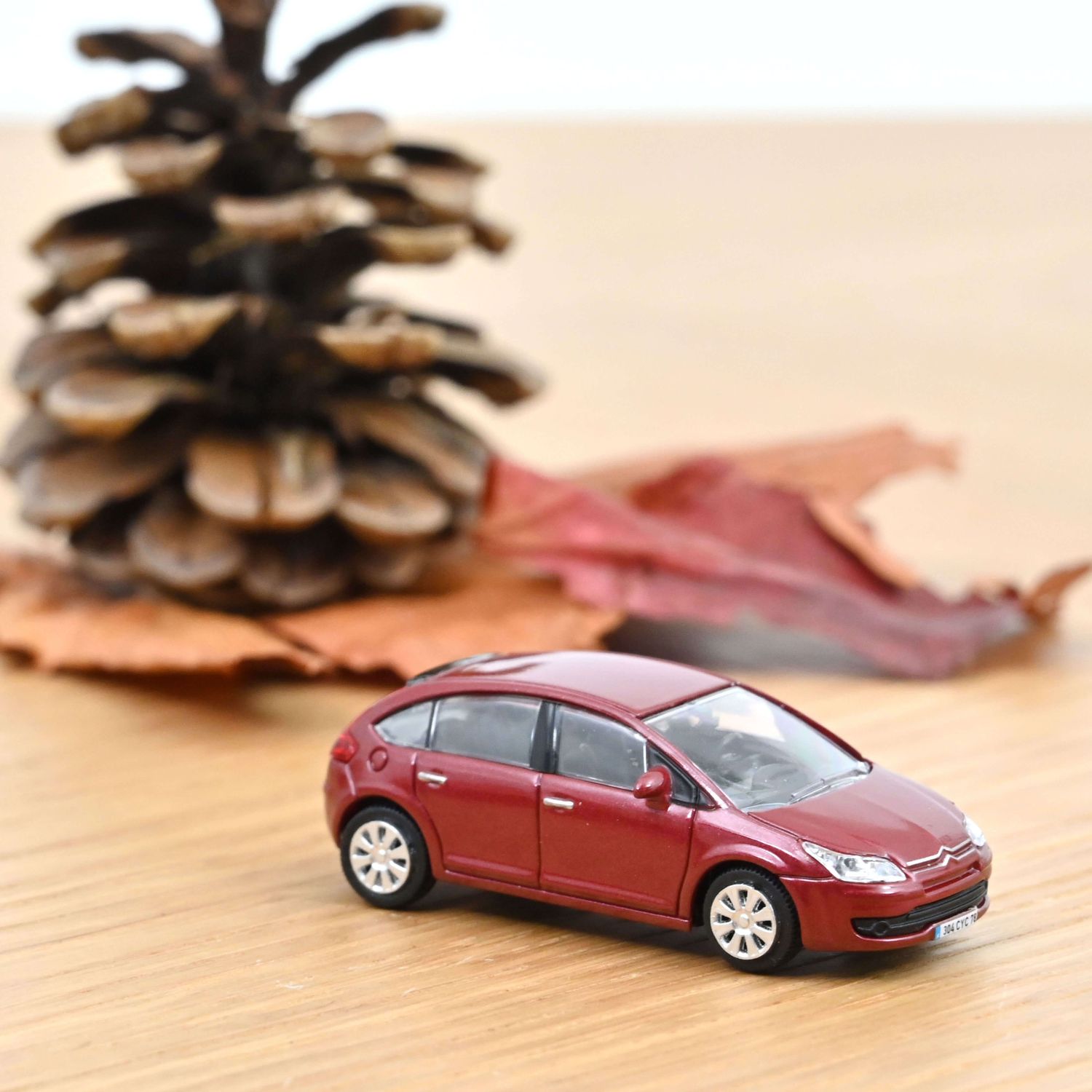 Norev 1:87 - Citroën C4 Berline 2004, Red