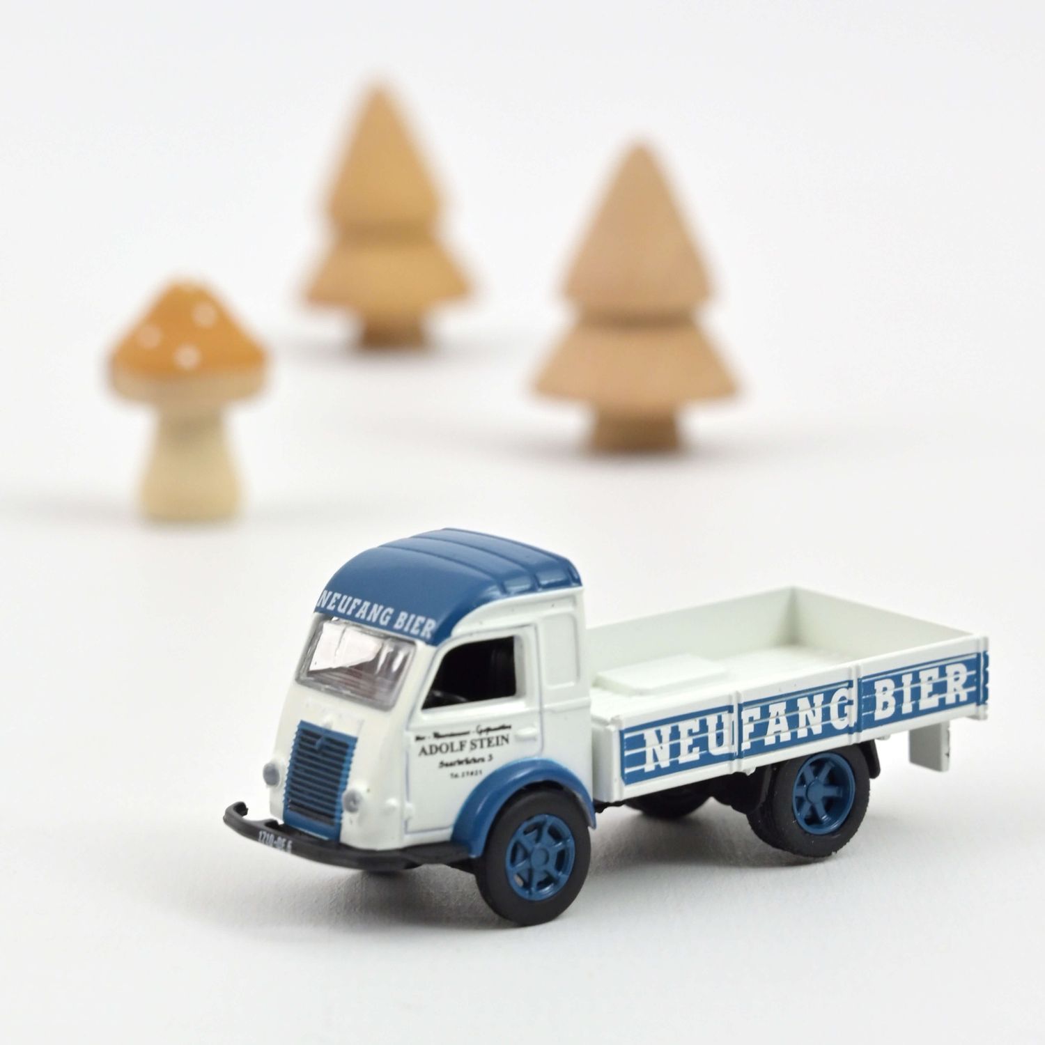 Norev 1:87 - Renault Galion 1963 Neufang, Wit/Blauw
