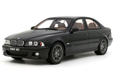 OttOmobile 1:18 - BMW 5 (E39) M5 '00, zwart metallic (Black saphire)