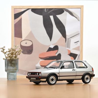 Norev 1:18 - Volkswagen Golf GTI (1989), zilver