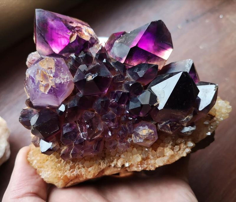 Minéraux bruts, meteorites...