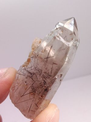 Quartz cathédrale … inclusions aegyrine/tourmaline