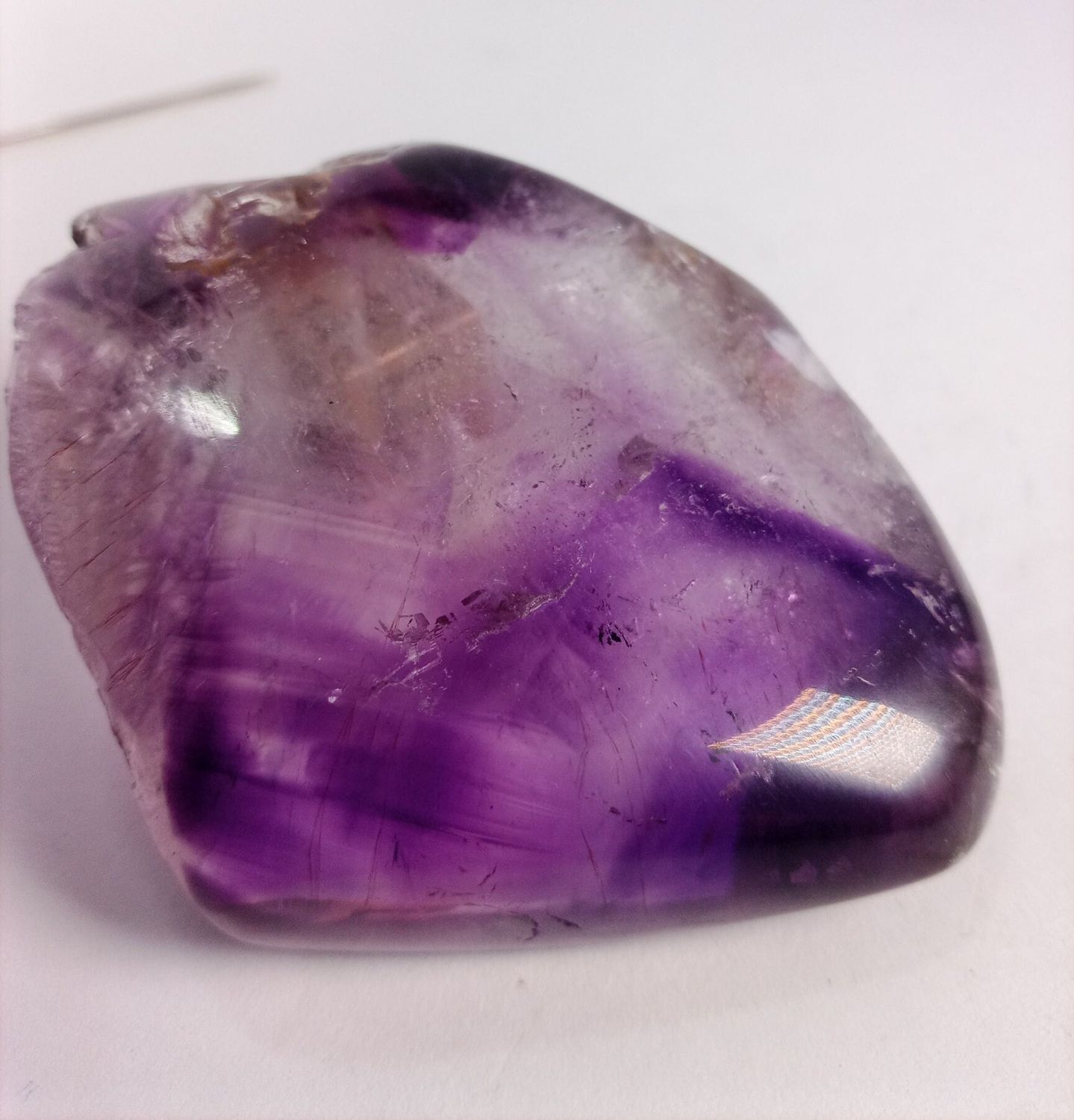 Galet améthyste semi polie … inclusions