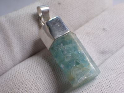 Pendentif aigue marine cristal brut serti sur argent 925