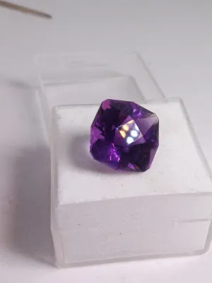 Améthyste taille carré facettes  6,6 ct