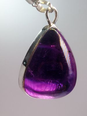 Pendentif améthyste sertie clos