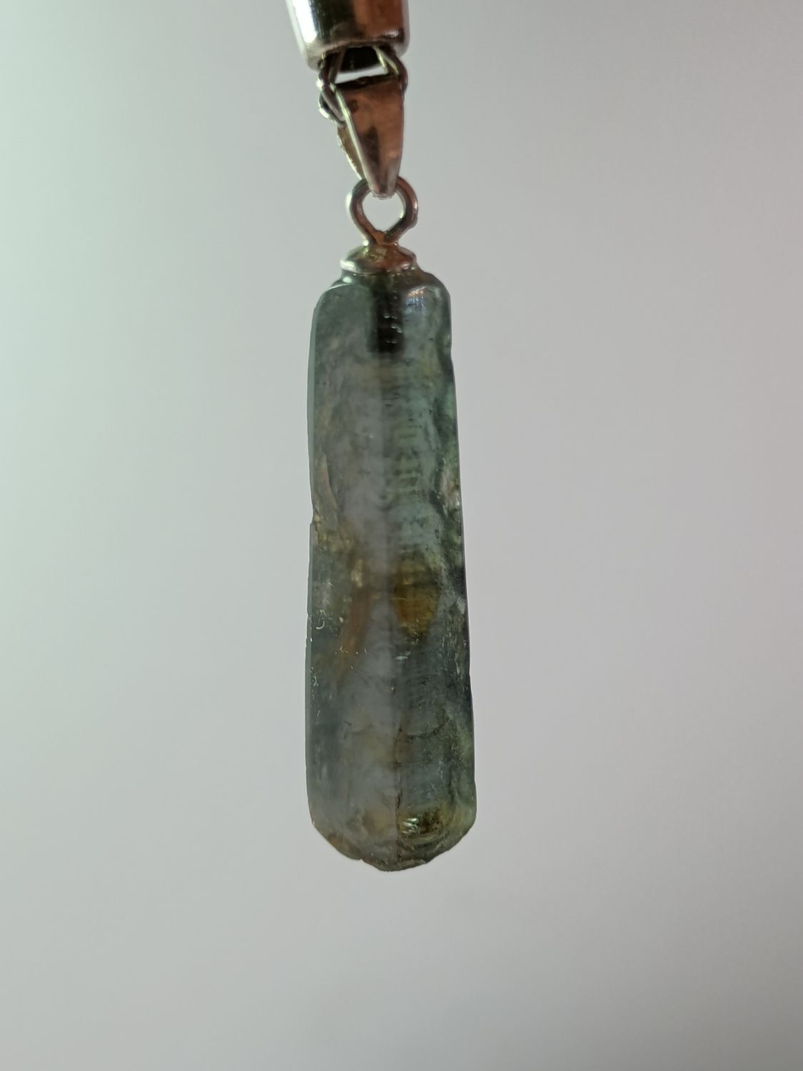 Pendentif tourmaline bleue bélière argent 925