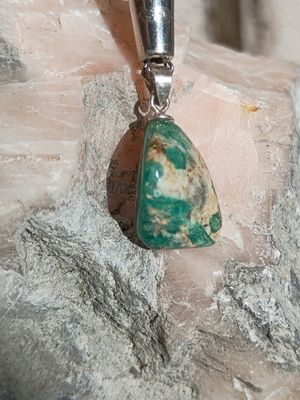 Rare : pendentif émeraude 