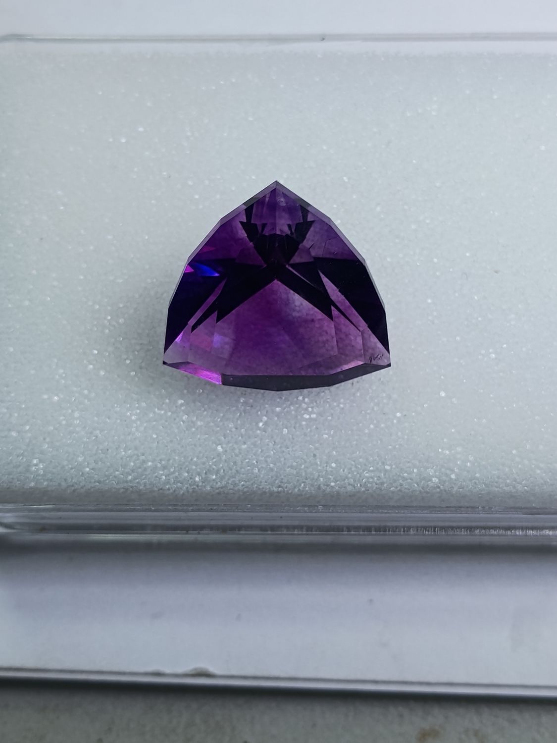 Améthyste trillion facettes  11,5 ct