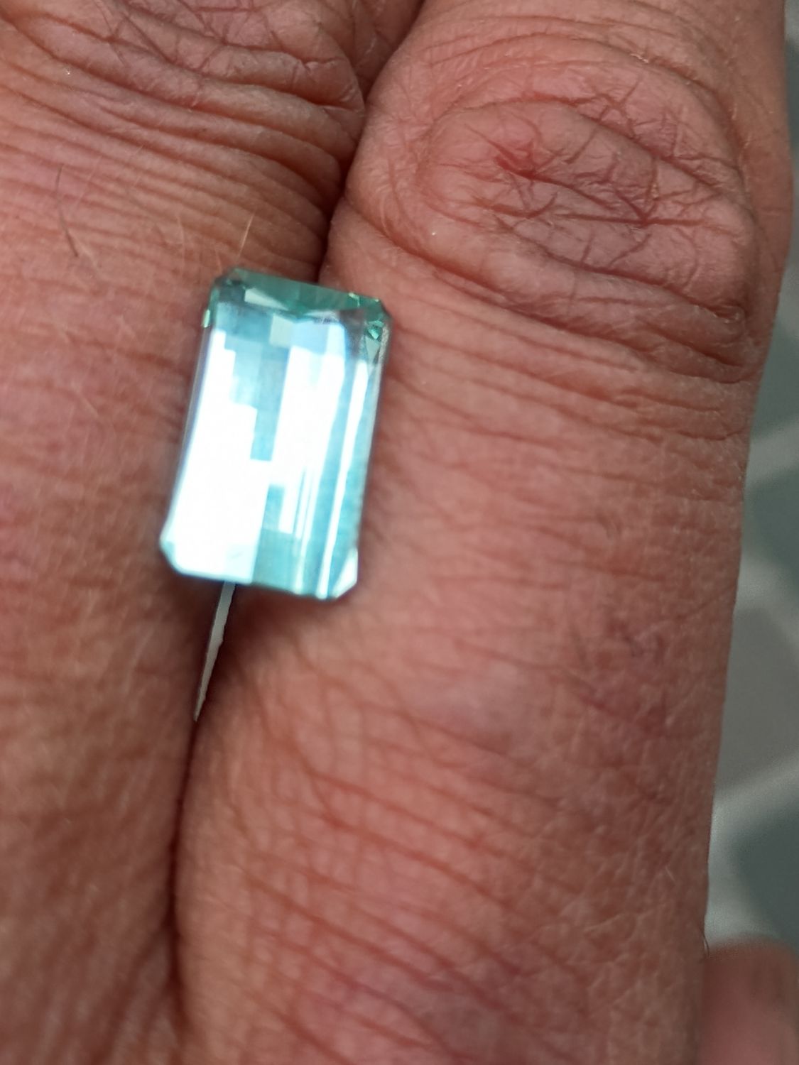 Béryl vert d&#39;eau pixel facettes  3,9ct