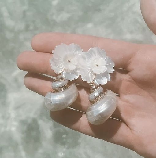 Sirene Kiss White Earrings