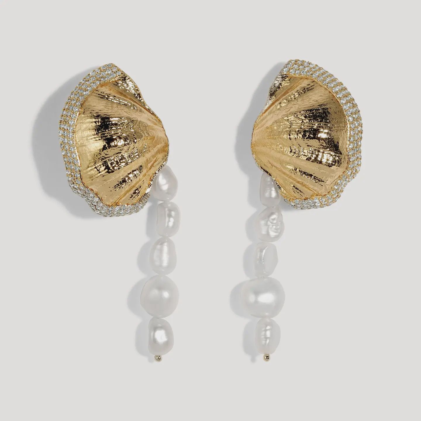 Venus Pearl Gold Earrings