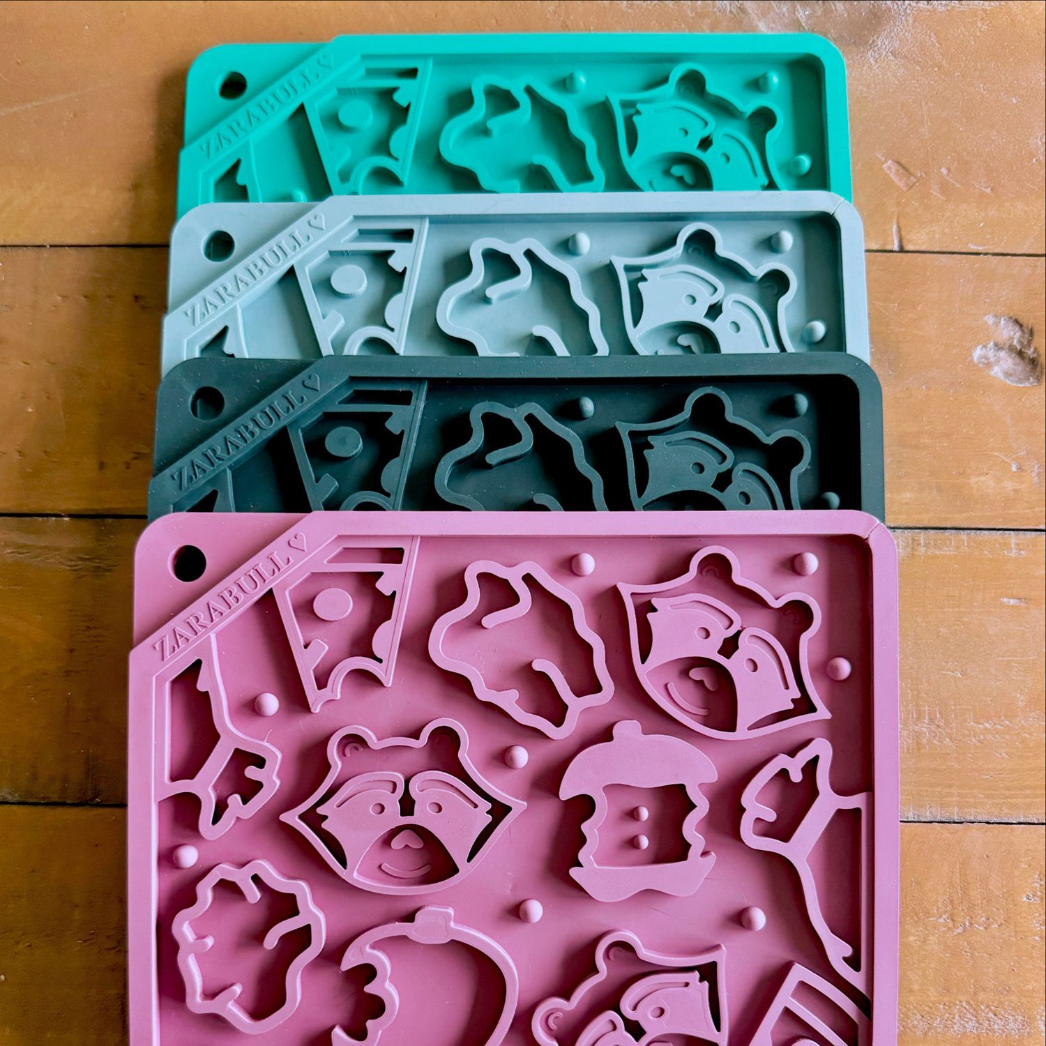 Zarabull - Trash Panda Lick Mat 8&quot; Square (Asst Colour)