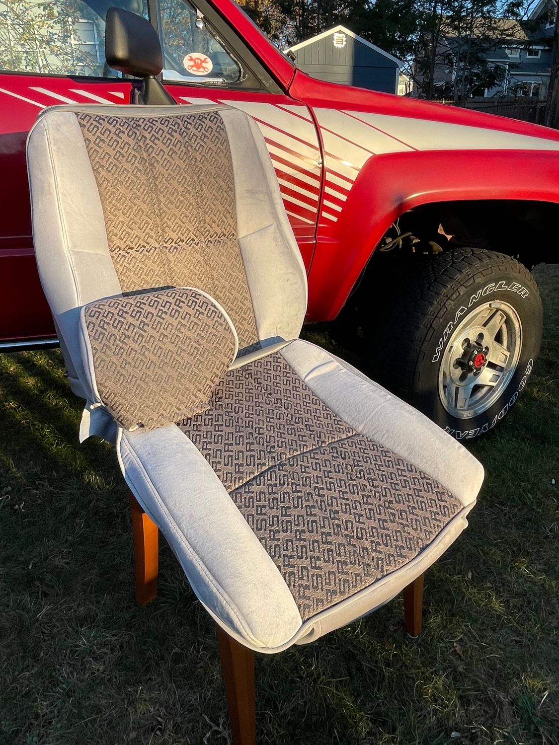 Front Seats Upholstery Set- SR5 SR5 SR5 Gray Vertigo