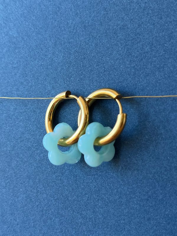 oorring met bloemetje / blauw