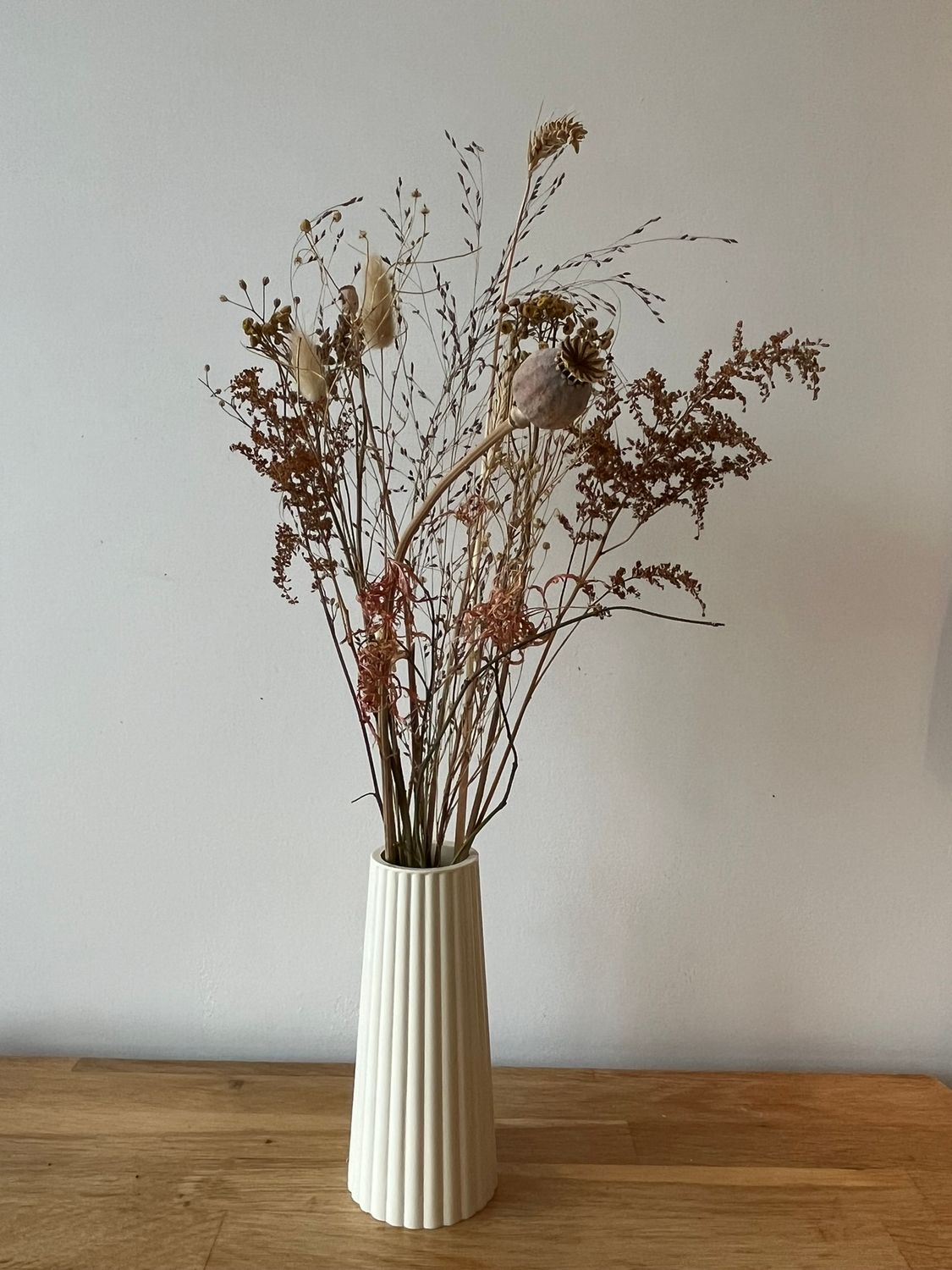 Vaas met droogbloemen