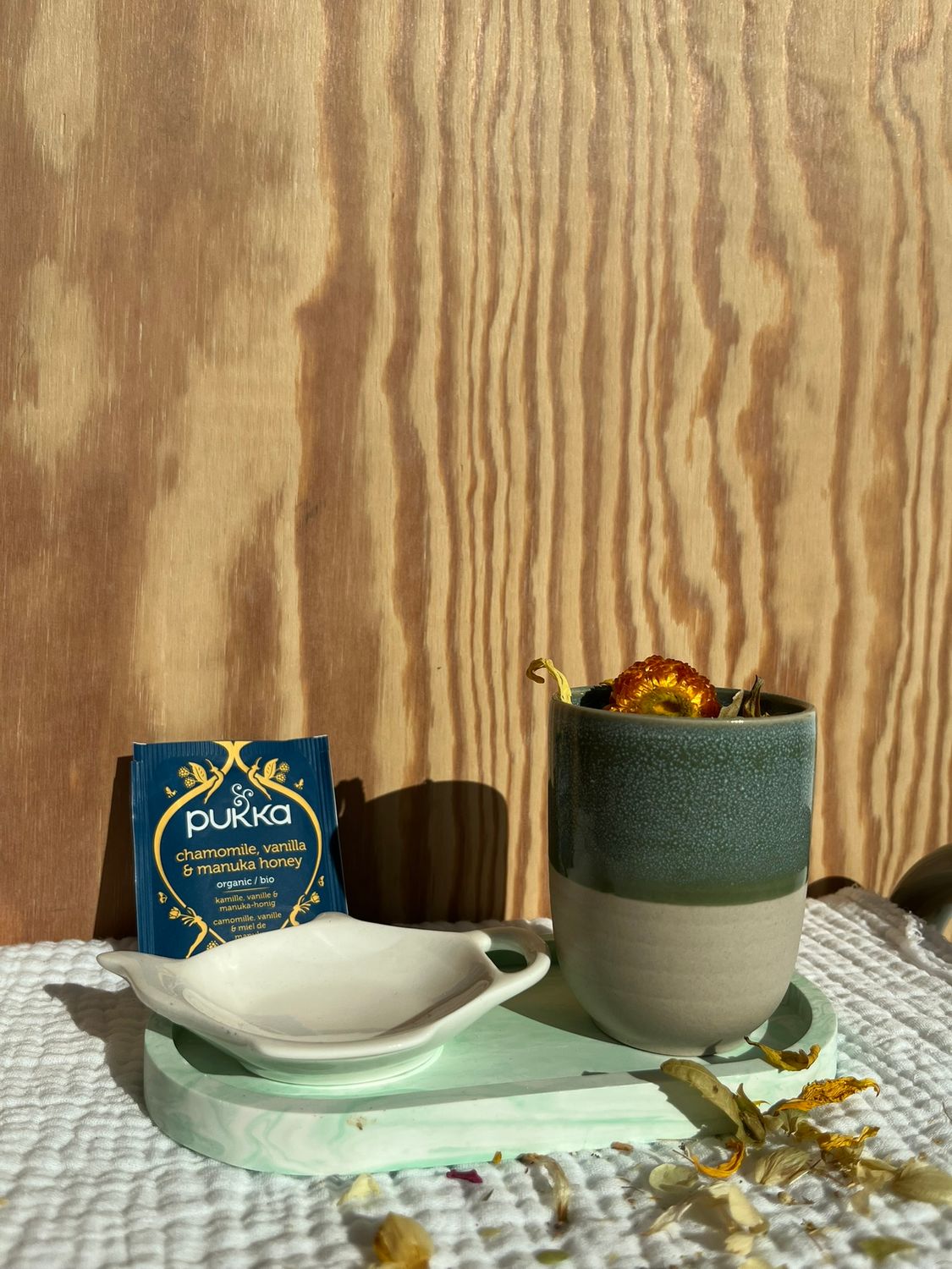 Cadeaubox terrazzoschaaltje met tas en theeschaaltje